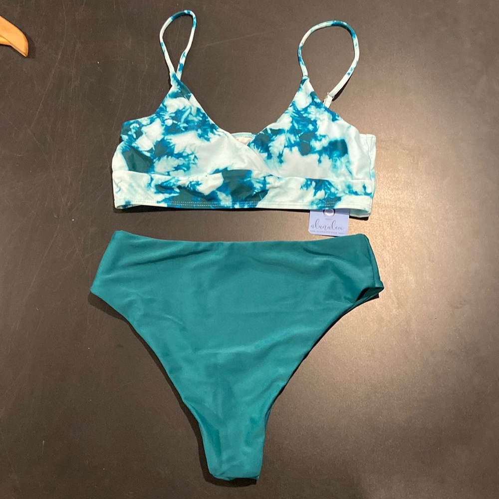 Aluna Levi bikini set